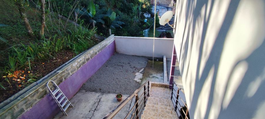 Imagem Casa  com 2 pavimentos e 4 Quartos no Bairro Estrada Nova
