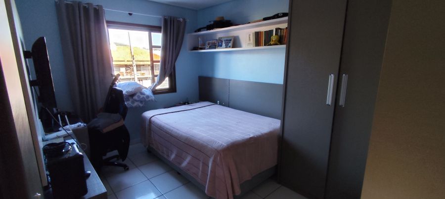 Imagem Casa  com 2 pavimentos e 4 Quartos no Bairro Estrada Nova