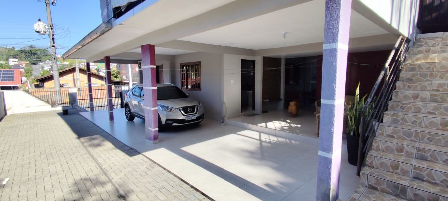 Imagem Casa  com 2 pavimentos e 4 Quartos no Bairro Estrada Nova