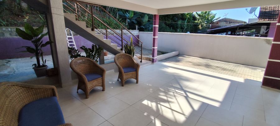 Imagem Casa  com 2 pavimentos e 4 Quartos no Bairro Estrada Nova