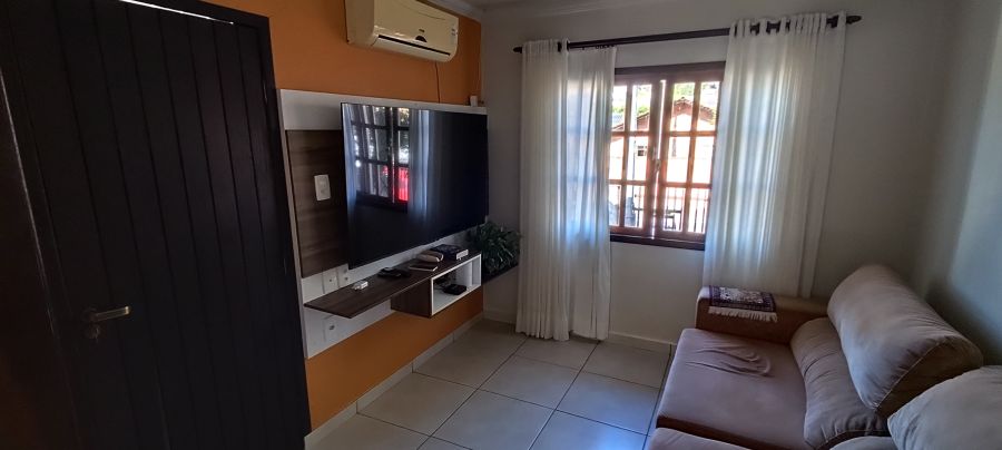 Imagem Casa  com 2 pavimentos e 4 Quartos no Bairro Estrada Nova