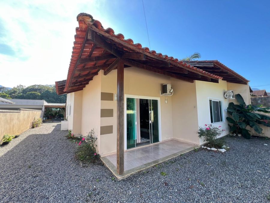 Casa  com 3 Dormitórios à Venda