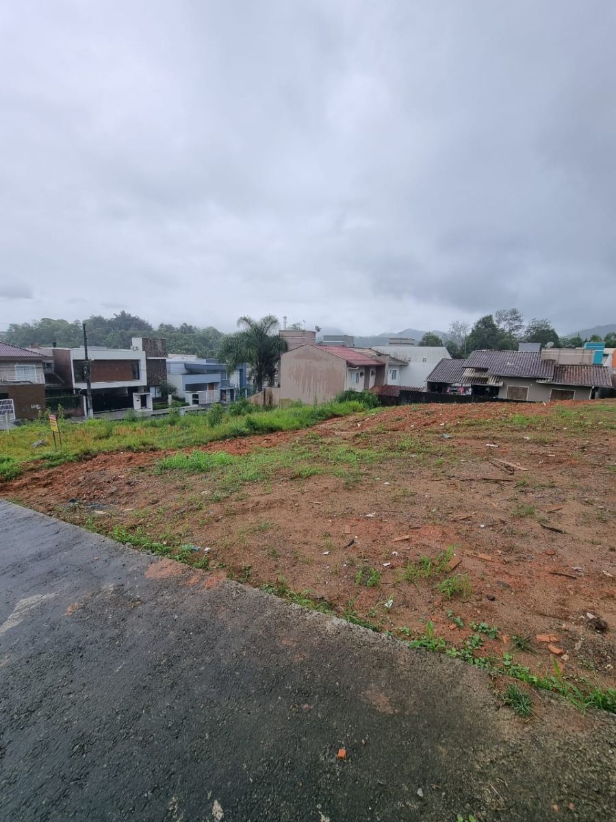 Terreno à venda no bairro Amizade, Jaraguá do Sul, com 336m²