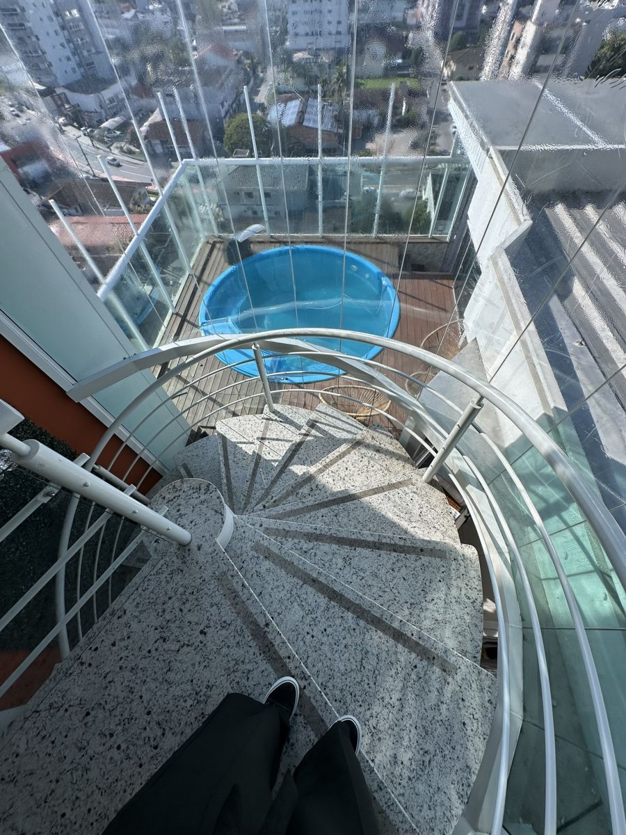 Imagem Cobertura no Centro com 1 Suíte + 2 Dormitórios e Piscina