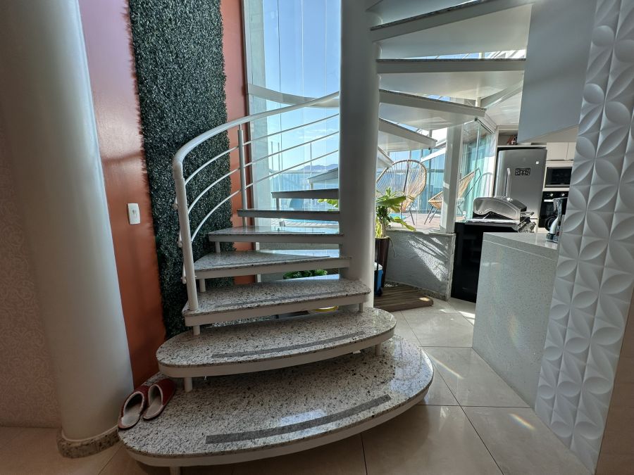 Imagem Cobertura no Centro com 1 Suíte + 2 Dormitórios e Piscina