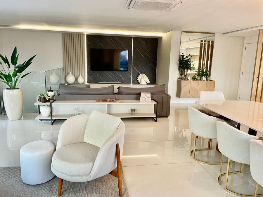 Imagem Cobertura no Centro com 4 Suítes, 263m² e Terraço Privativo
