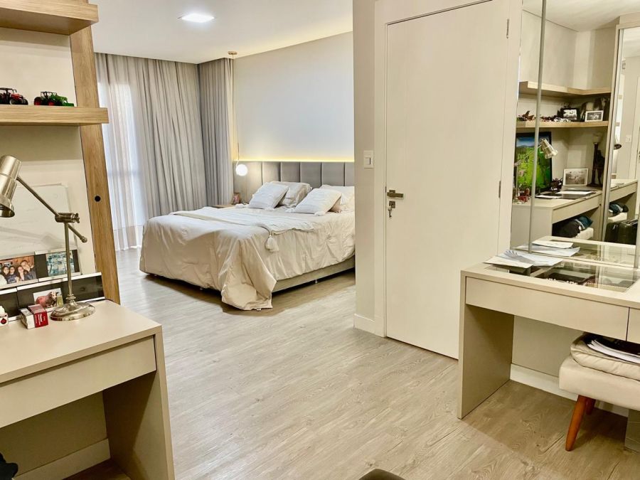 Imagem Cobertura no Centro com 4 Suítes, 263m² e Terraço Privativo