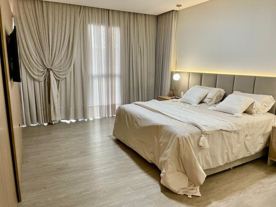 Imagem Cobertura no Centro com 4 Suítes, 263m² e Terraço Privativo