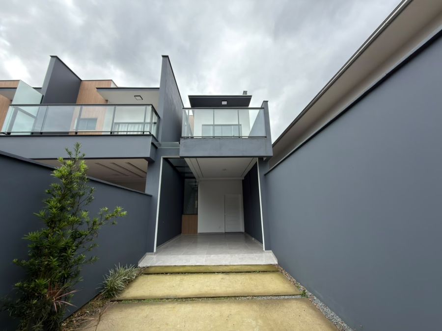 Imagem Casa geminada ao lado da via verde