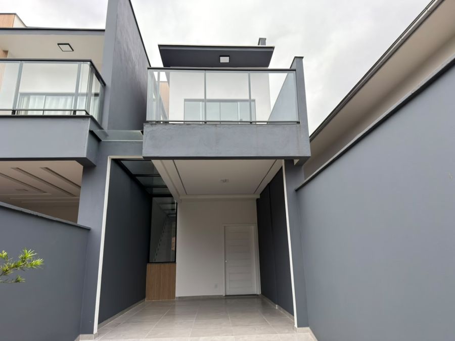 Imagem Casa geminada ao lado da via verde