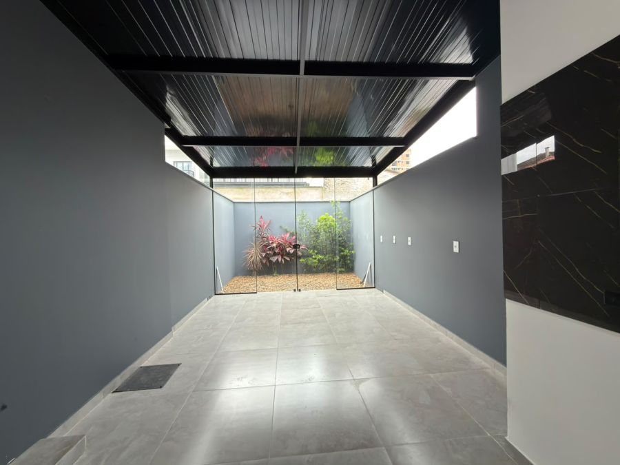 Imagem Casa geminada ao lado da via verde