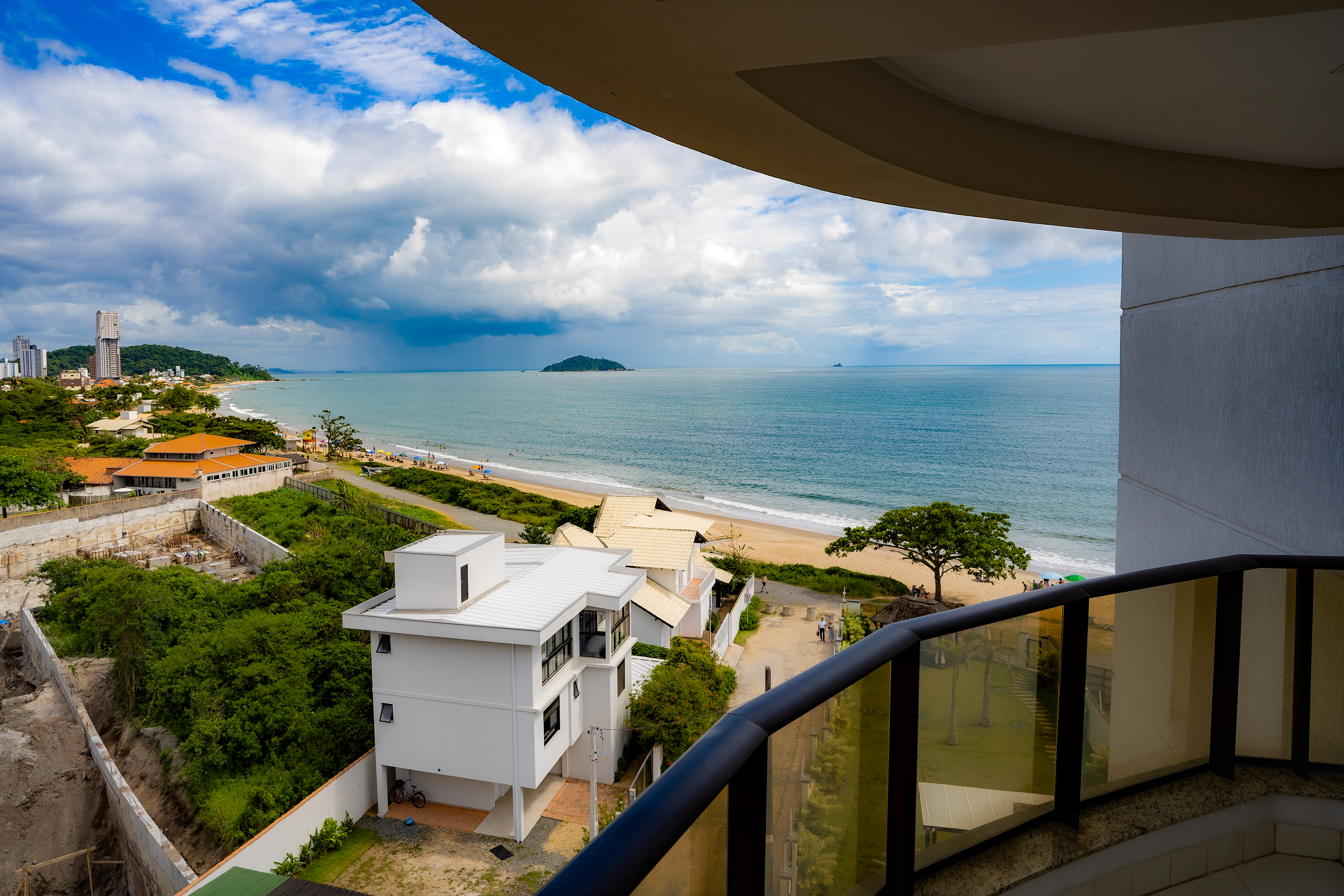 Imagem Cobertura Duplex no Residencial Sunrise em Penha / Alto Padrão - Frente para o mar - Mobiliado - Quadra do Mar