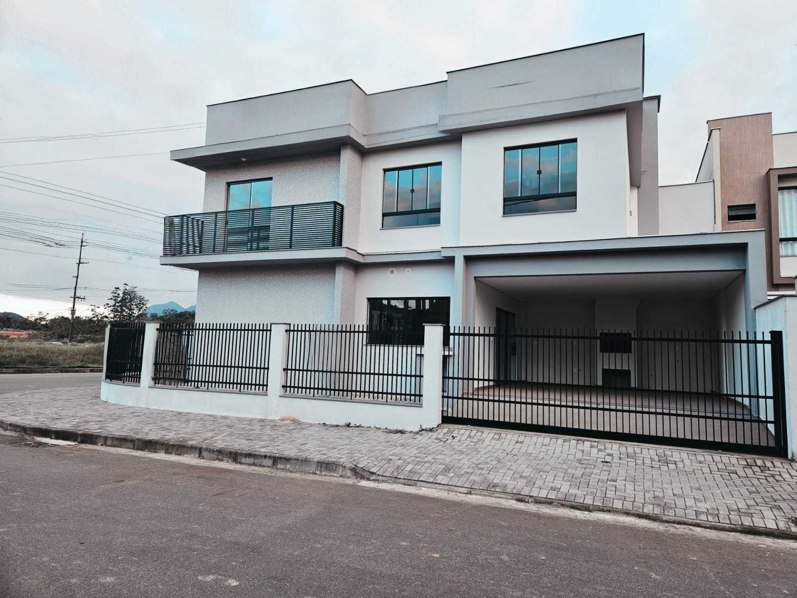 Sobrado geminado com 3 dormitórios no bairro Três Rios do Norte em Jaraguá do Sul