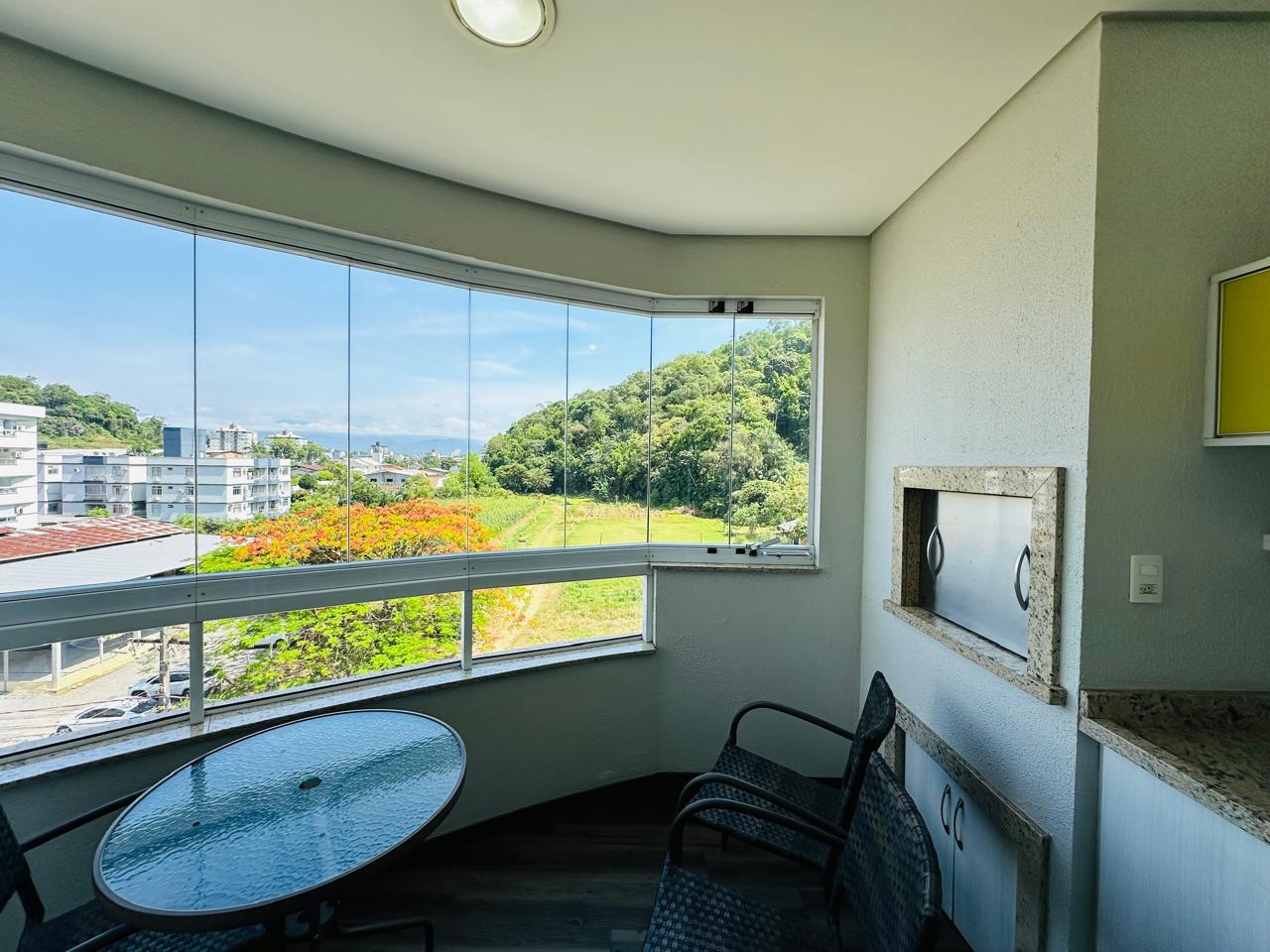 Apartamento Mobiliado com 1 Suíte + 2 Quartos em Localização Privilegiada