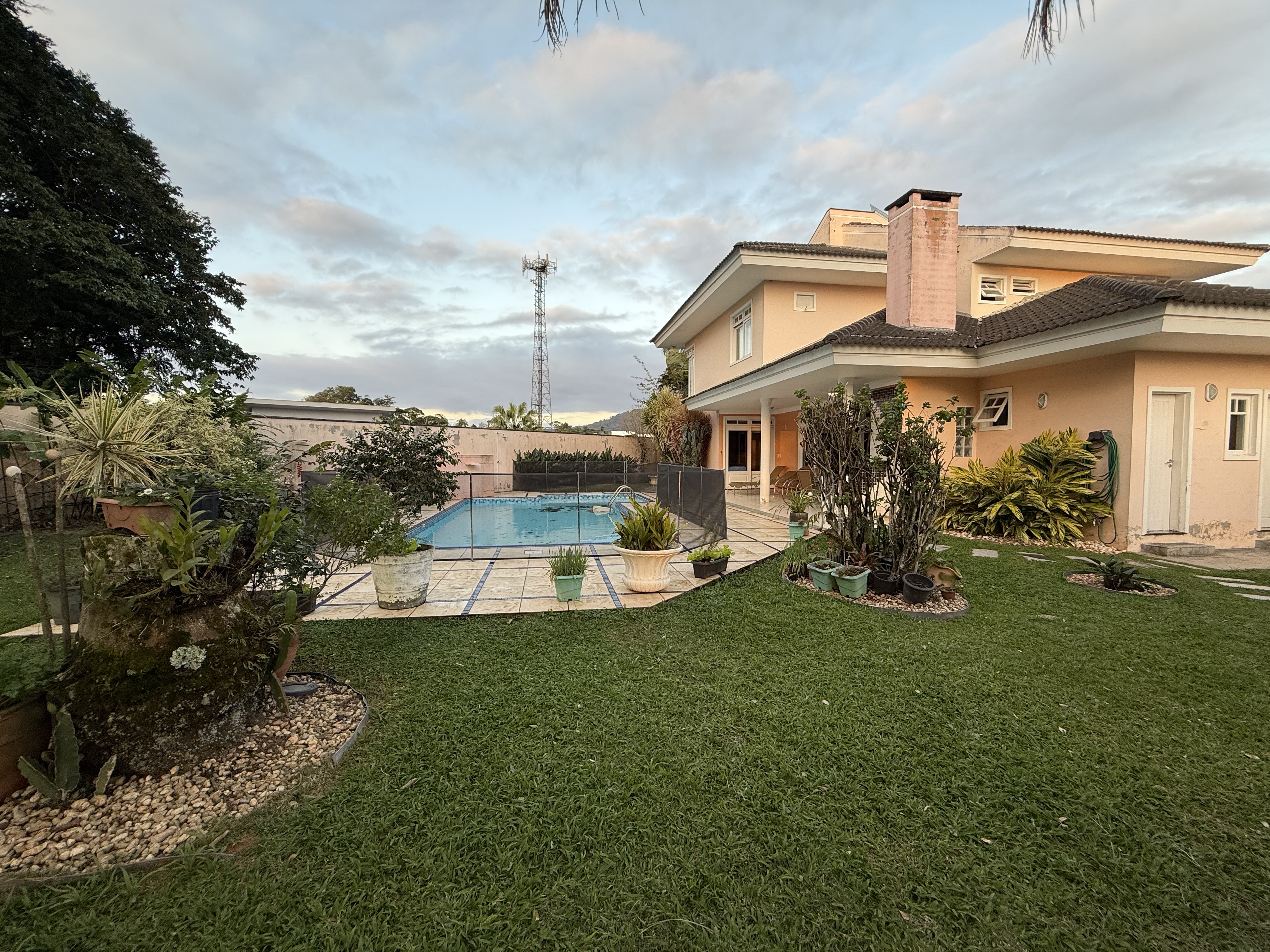 Casa à venda em Jaraguá do Sul (Jaraguá Esquerdo) | 1 suíte, 4 quartos, 2 vagas