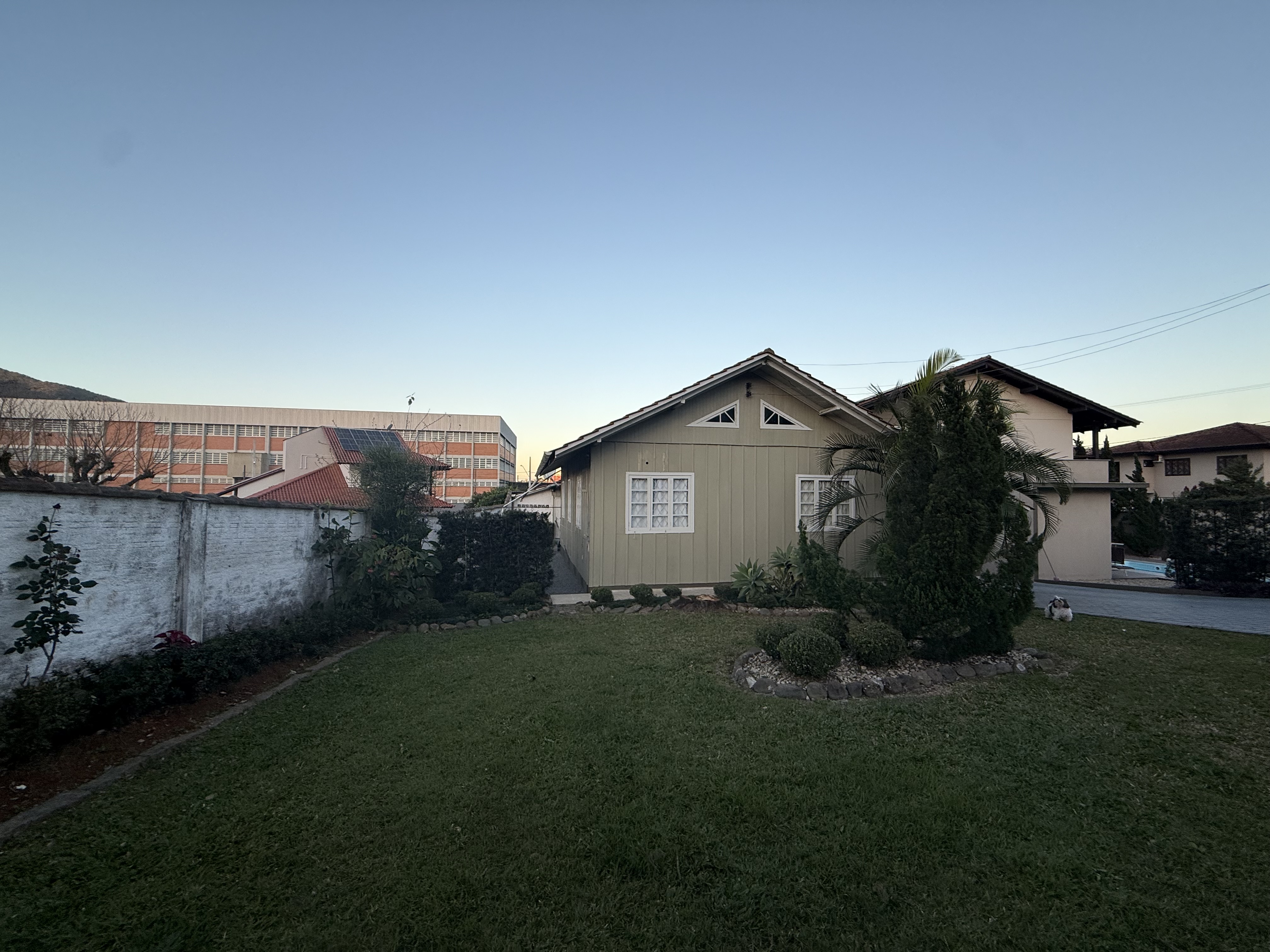 Imagem Terreno 924 m² com 2 casas – Ideal para ponto comercial no bairro Vila Lenzi